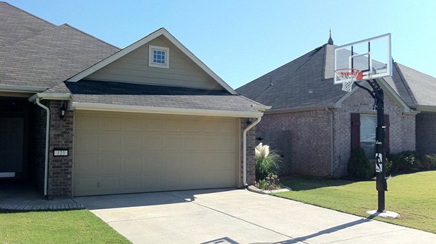 House with an in-ground basketball hoop